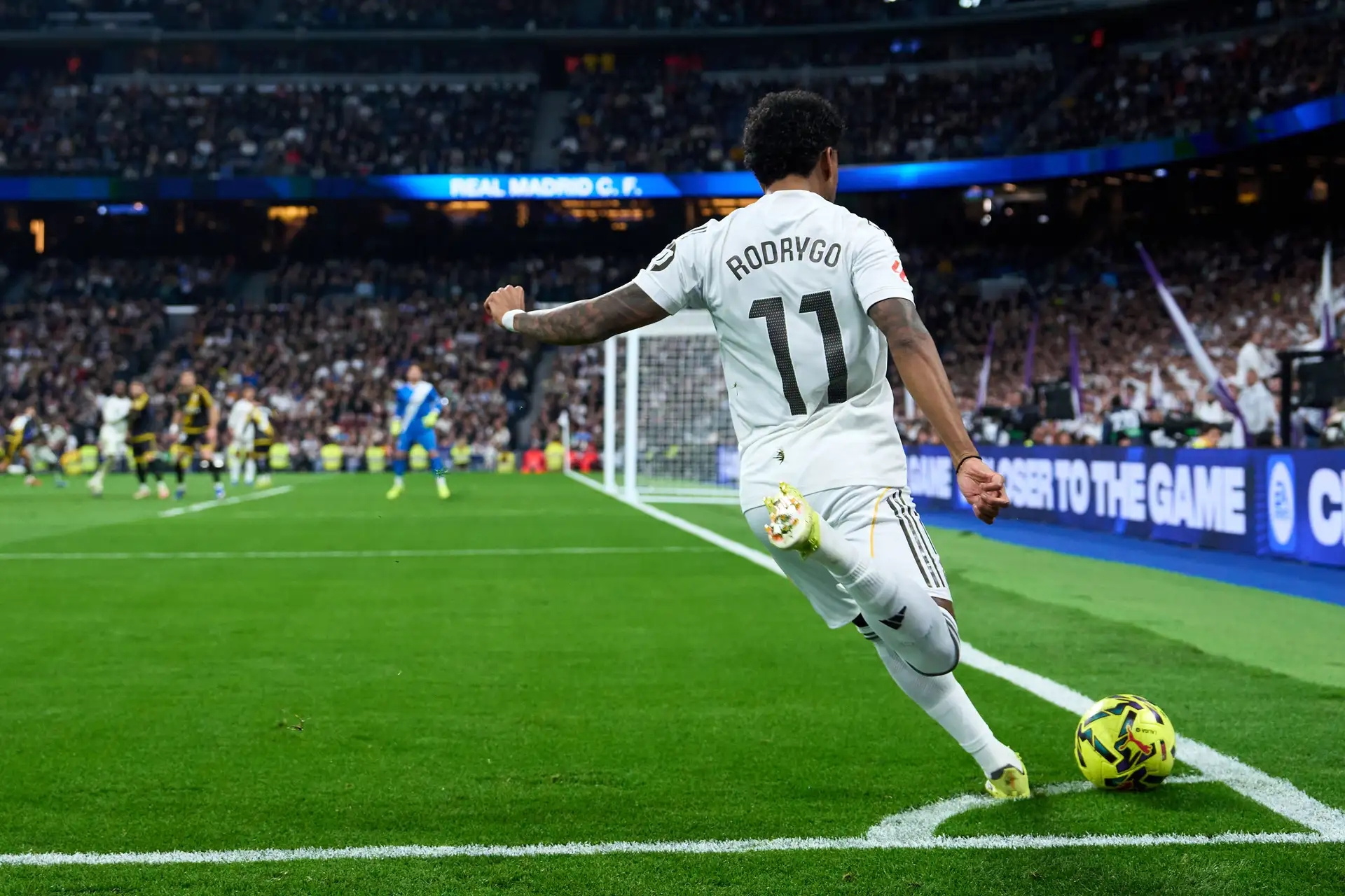 بسبب تصرفه ضد بنفيكا .. إيقاف رودريجو في دوري أبطال أوروبا